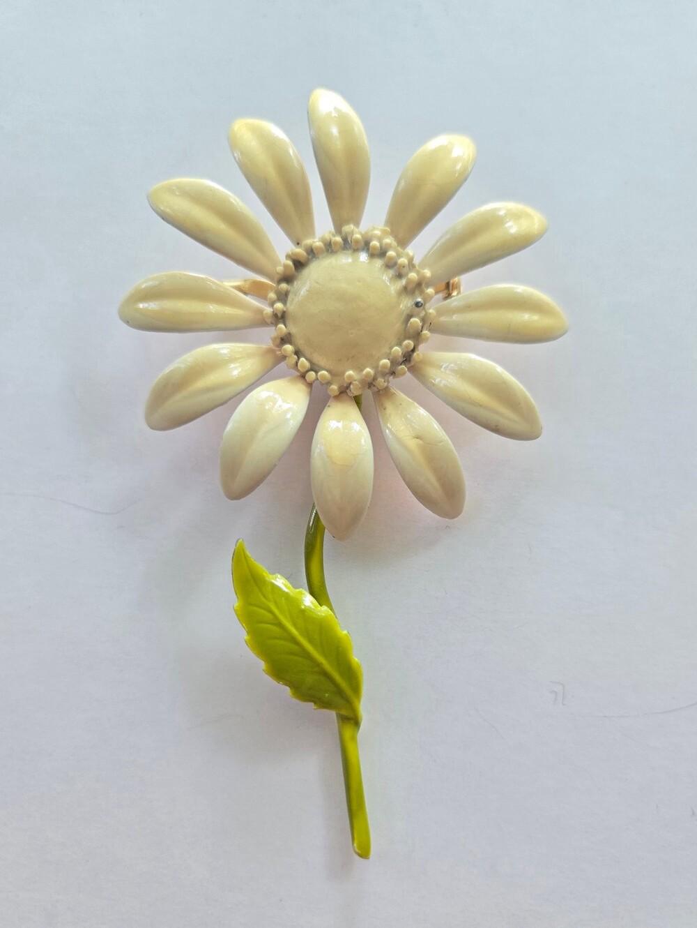 Vintage Mid Century Metal Enamel Flower Brooch w/ Stem White Daisy